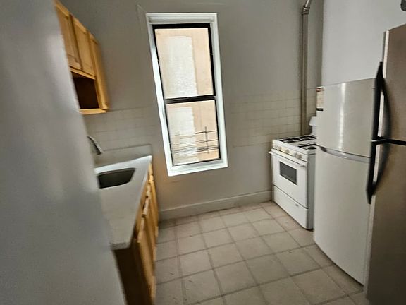 2nd image of 664 E 166th St #1E