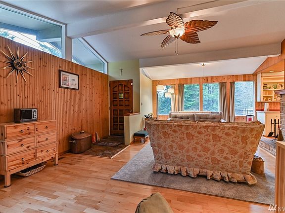 Peek into the kitchen on the right