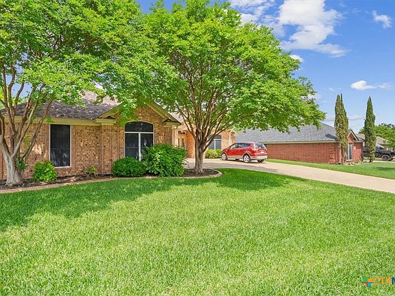 2nd image of 610 Pomegranate Cir