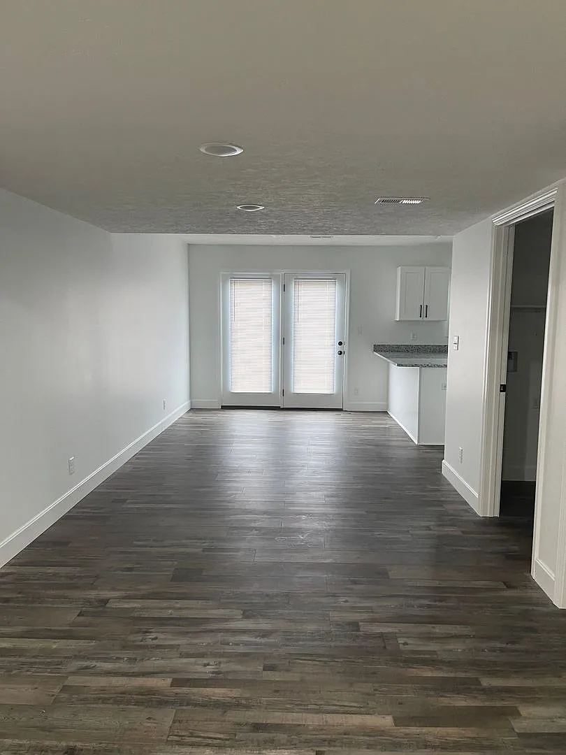 3 Bedroom 2.5 Bathroom Townhouse For Rent — Photo 3