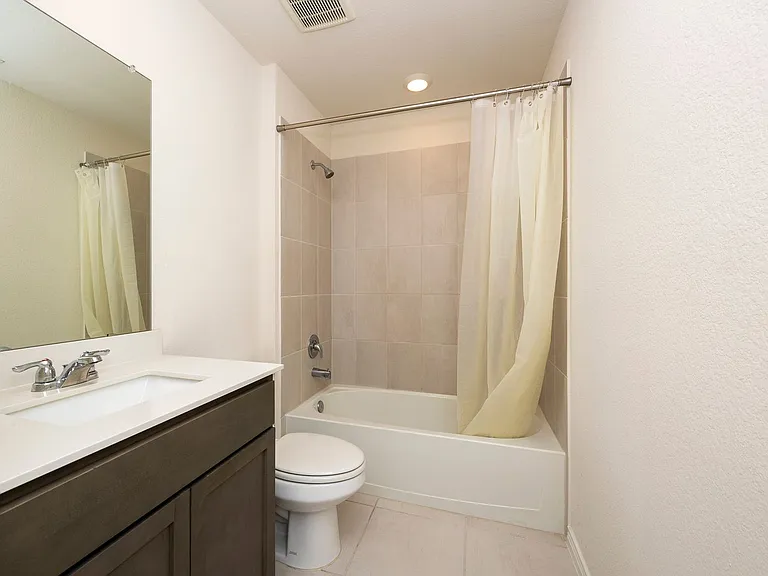 1205 Colonial Bluff Ln — Photo 33