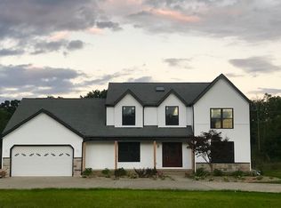 9825 S Salem Warren Rd, Salem, OH 44460