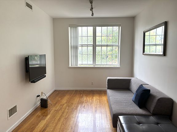 5th image of 176 Kosciuszko St APT 2A