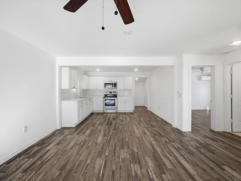 807 Adkins St — Photo 8