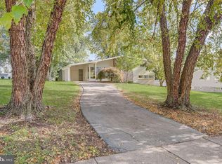 8201 Cobden Rd, Laverock, PA 19038