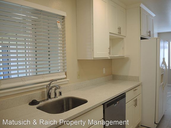 4th image of 1570 Hallbrook Dr