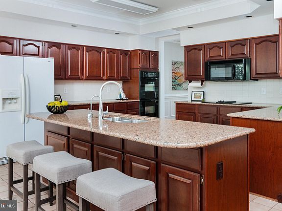 4th image of 8820 Hampton Station Ct