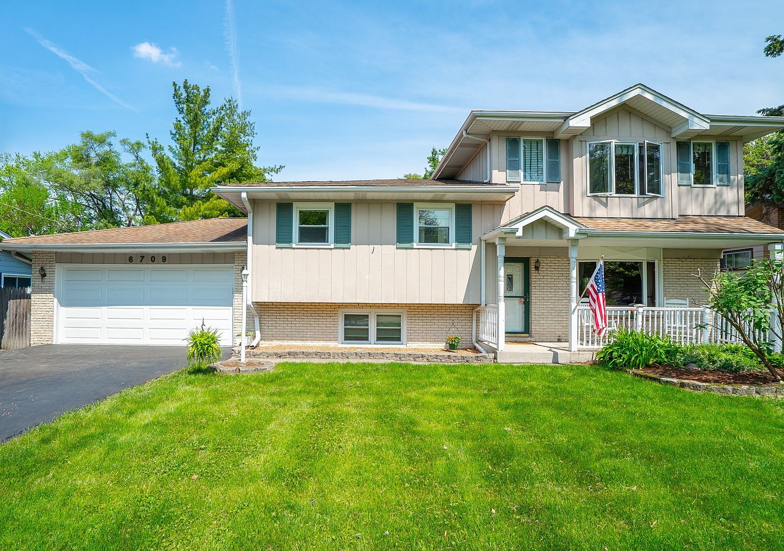 6709 Crest Rd, Darien, IL 60561 | Zillow