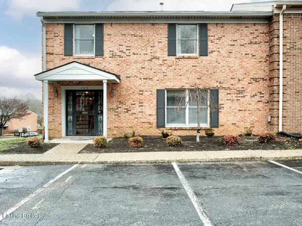 155 Gardiner Lake Rd, Louisville, KY 40205