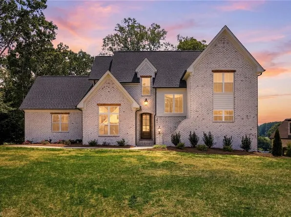 293 Old Heritage Dr, Winston Salem, NC 27107