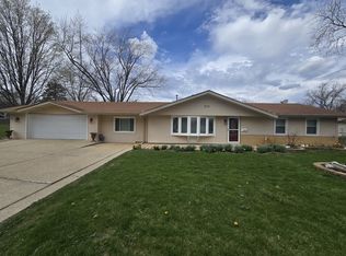 1832 W Weathersfield Way, Schaumburg, IL