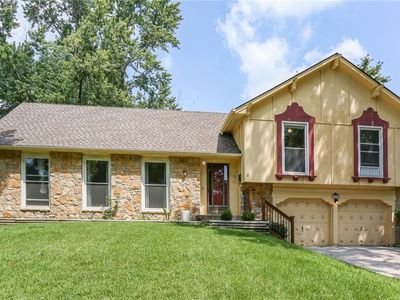 8100 W 98th St, Overland Park, KS, 66212