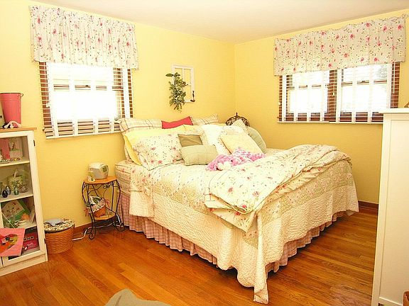 5th image of 222 Dalton Ave