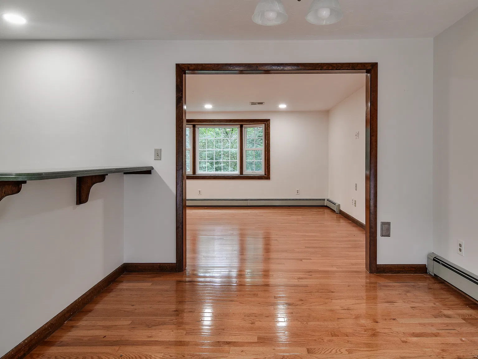 3 bed, 2386 sqft, $4,200 — Photo 4