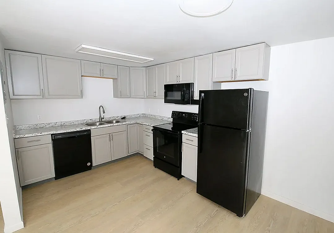 OakView Apartments — Photo 1