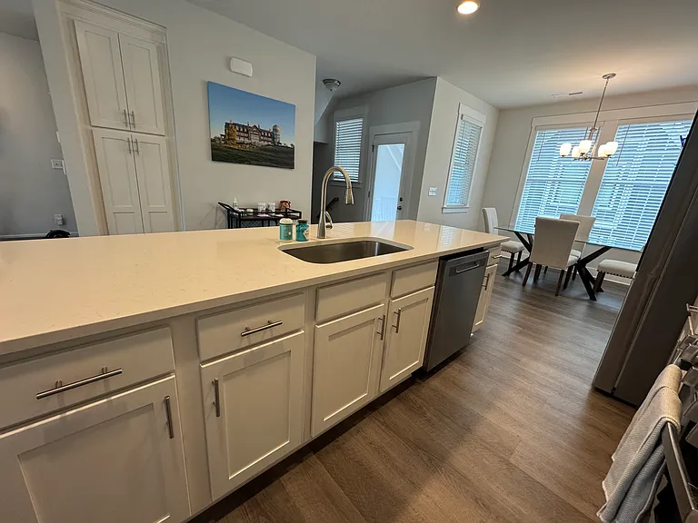 632 Amalfi Dr — Photo 9