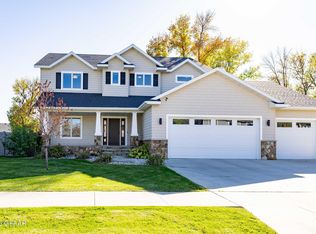 5547 Charlie Ray Dr, Grand Forks, ND 58201