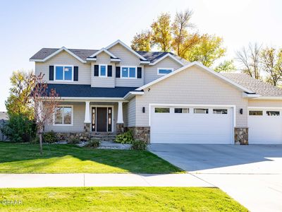 5547 Charlie Ray Dr, Grand Forks, ND, 58201