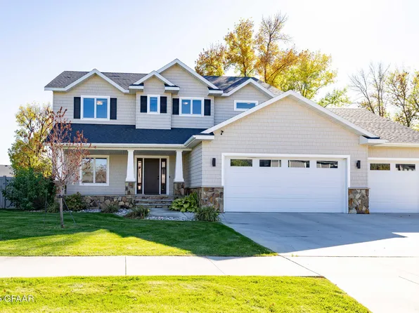 5547 Charlie Ray Dr, Grand Forks, ND 58201