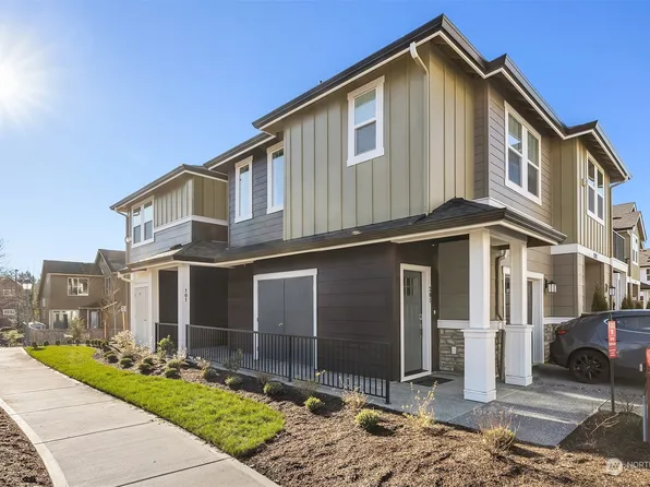 19319 NE 69th Circle #101, Redmond, WA 98052