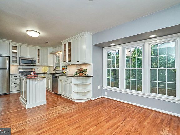 3rd image of 5134 Woodmire La