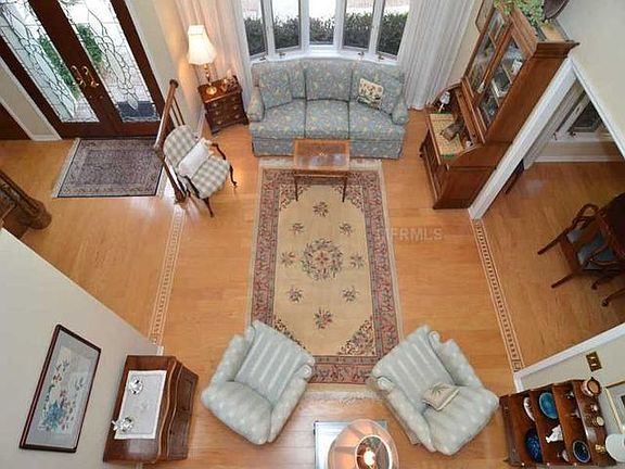 3rd image of 940 Versailles Cir