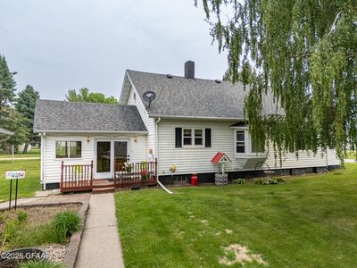 802 Wolcott Ave, Larimore, ND, 58251