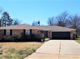 308 NW Parkwood Pl, Lawton, OK 73505
