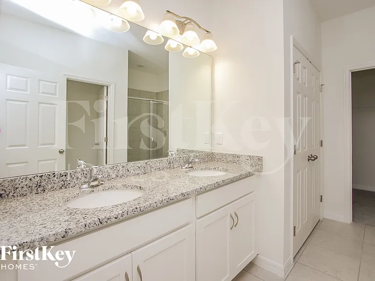 328 Corbel Ln — Photo 7