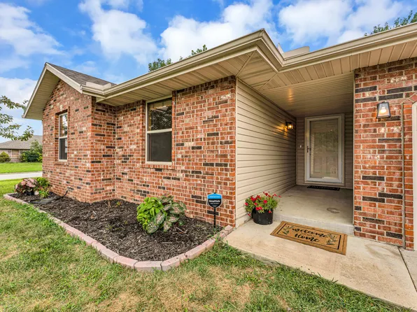 449 S Basswood Avenue, Republic, MO 65738