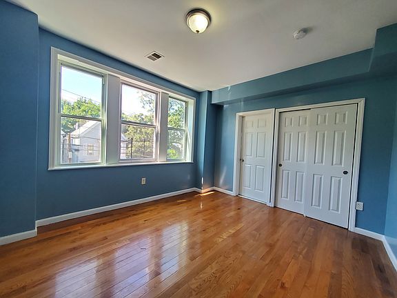 5th image of 722-724 S 15th St #2