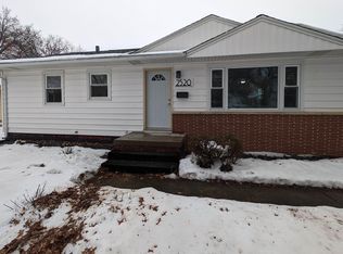 2520 Valley Park Dr, Cedar Falls, IA 50613
