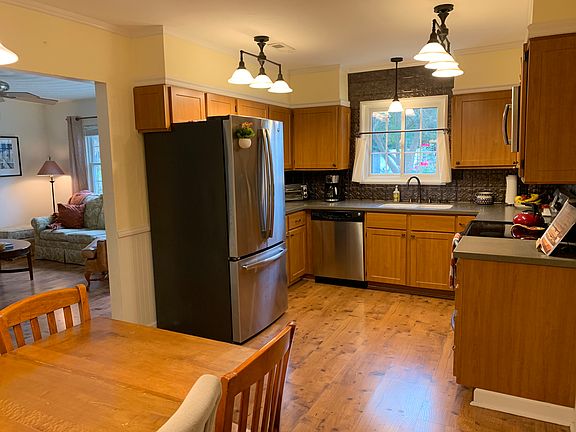 4th image of 8830 Hammett Ave