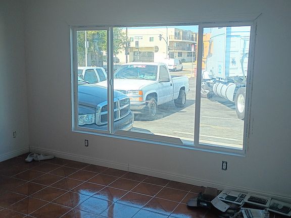 5th image of 117 E Q St