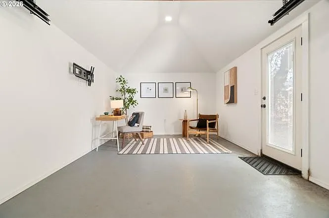 6716 N Commercial Ave — Photo 20