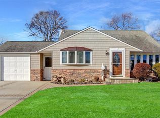 258 Ocean Ave, Massapequa Park, NY 11762