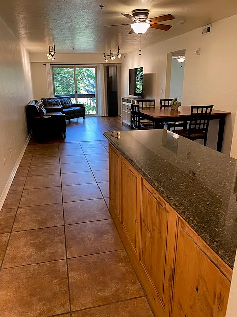 2 bed, 900 sqft, $1,700 — Photo 3