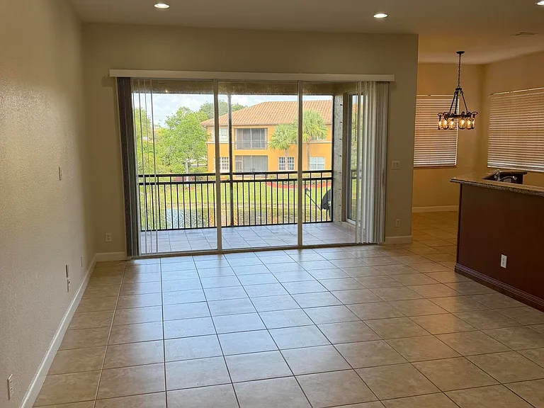 8079 NW 127th Ln #2-F — Photo 5