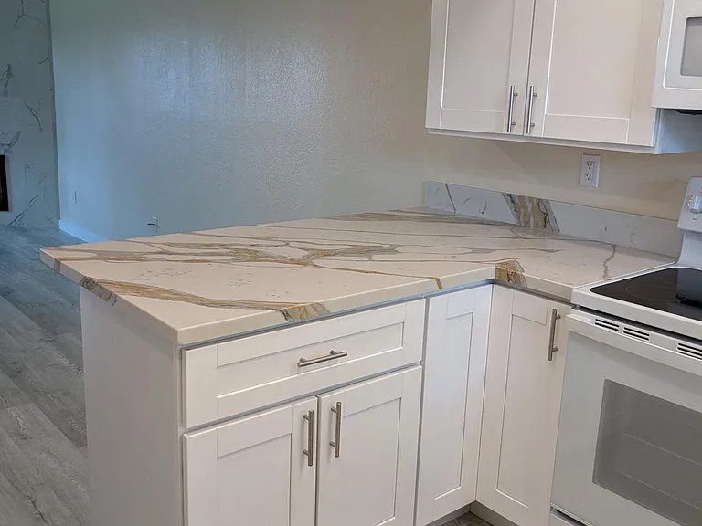 5637 Lake Park Way #6 — Photo 3
