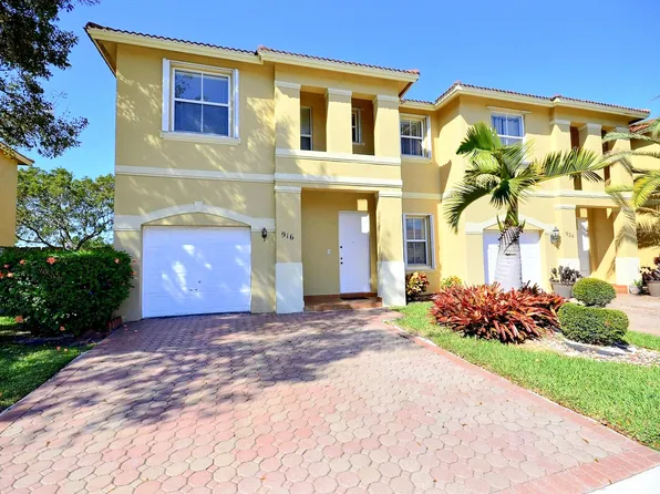 916 NW 135th Ter, Pembroke Pines, FL 33028