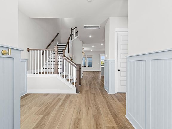 5th image of 106 E Morton St
