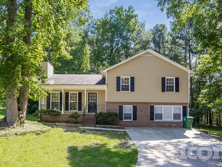 1202 Holly Hills Dr SW — Photo 1