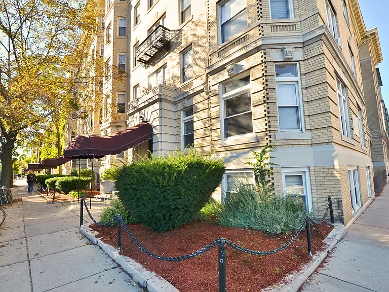 24 Peterborough St #2 — Photo 16