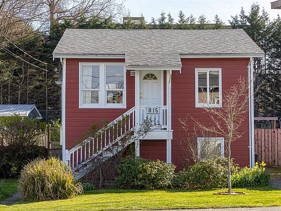 2nd image of 815 Old Esquimalt Rd