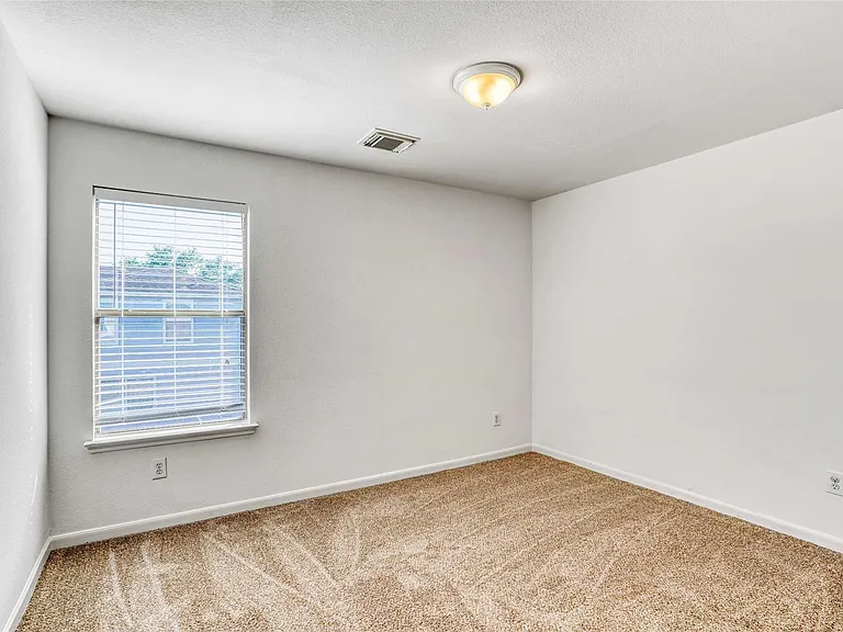 19039 Remington Park Dr — Photo 20