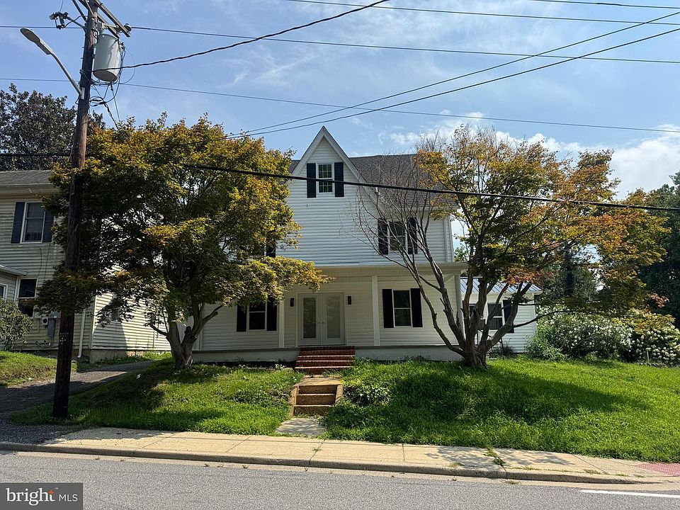 1st image of 224 Main St