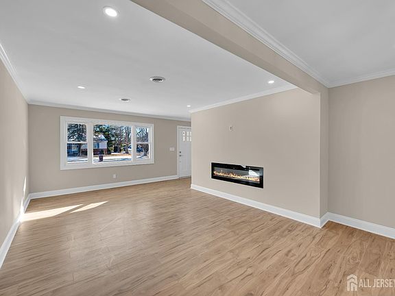 3rd image of 136 Georgetown Rd