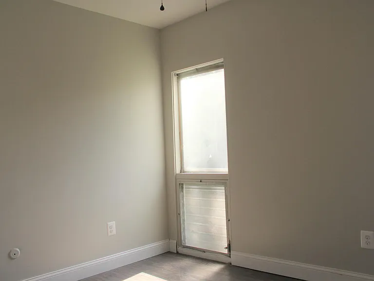 218 Centre Ave — Photo 14