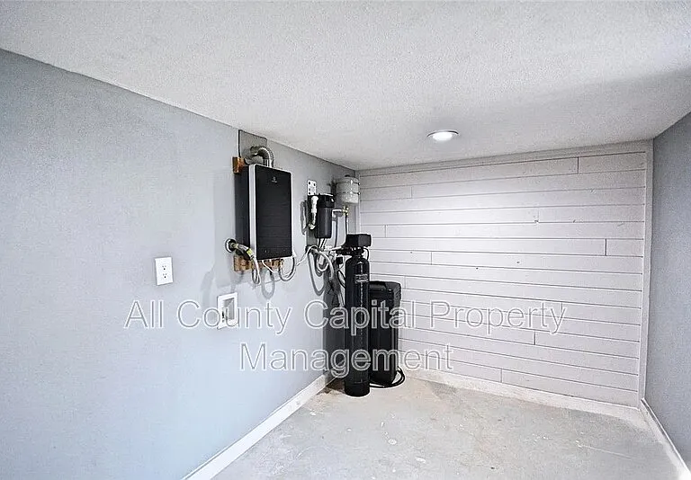 2902 Katy St — Photo 9