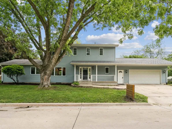 625 Baker Dr, Cedar Falls, IA 50613